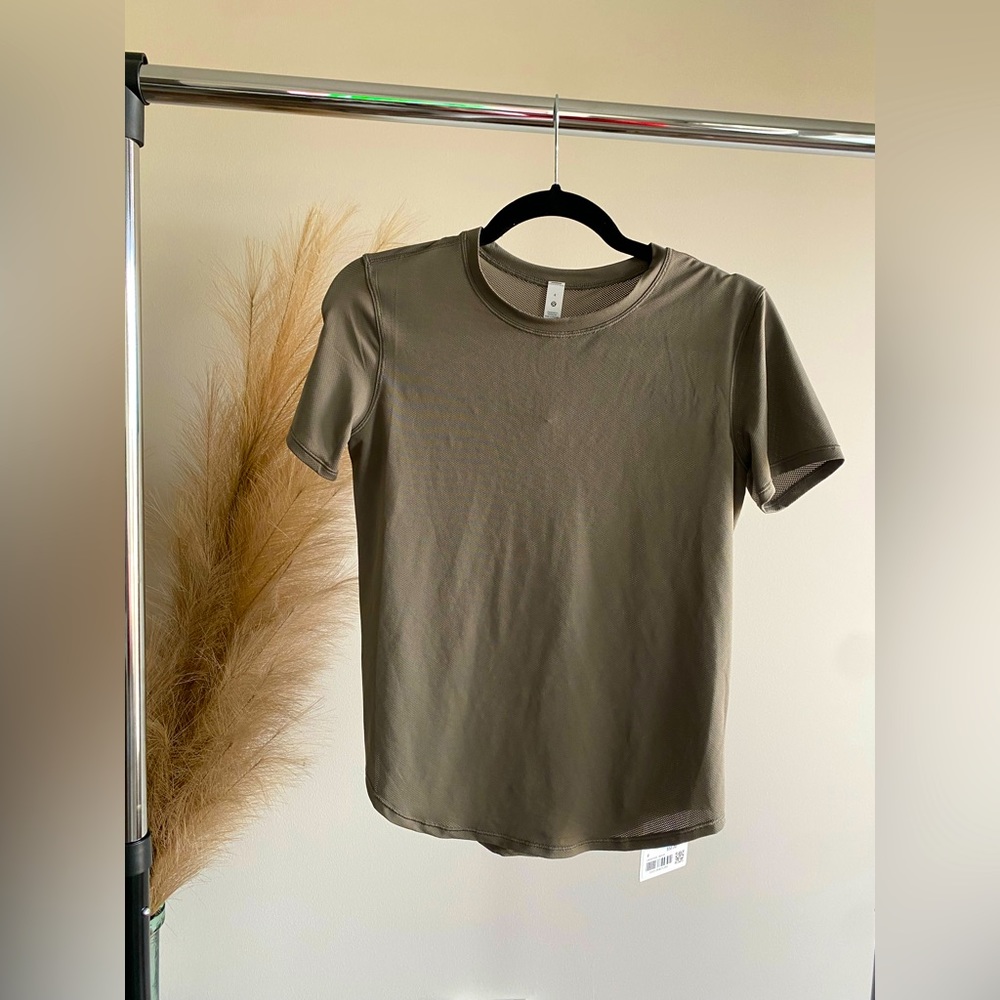 Lululemon workout top